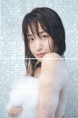 美女大便